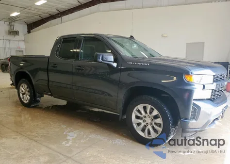 2020 Chevrolet Silverado C1500 Custom из США, поврежденный, VIN 1GCRWBEK2LZ218582